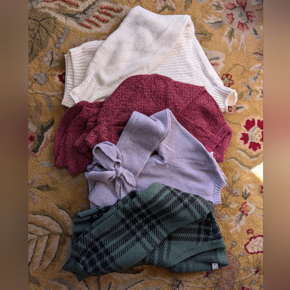 Hollister Women's Sweater Bundle Offers Welcome 4 Red White Green Purple Teen